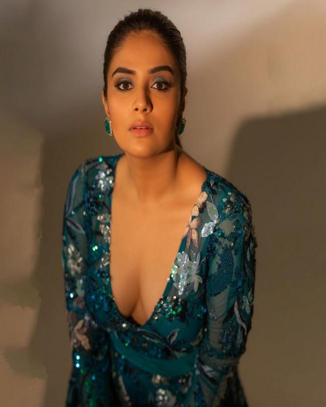 Sreemukhi 2