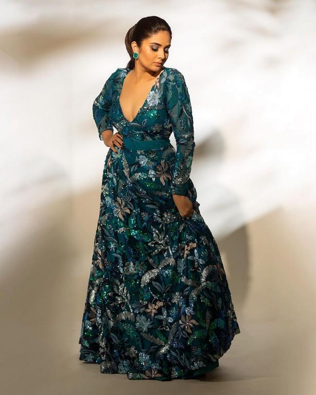 Sreemukhi 3