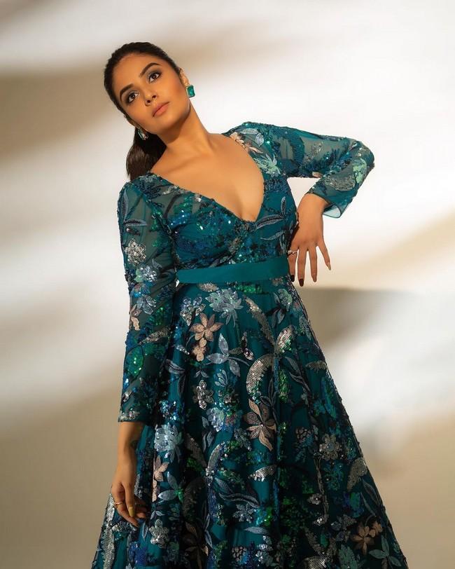 Sreemukhi 4