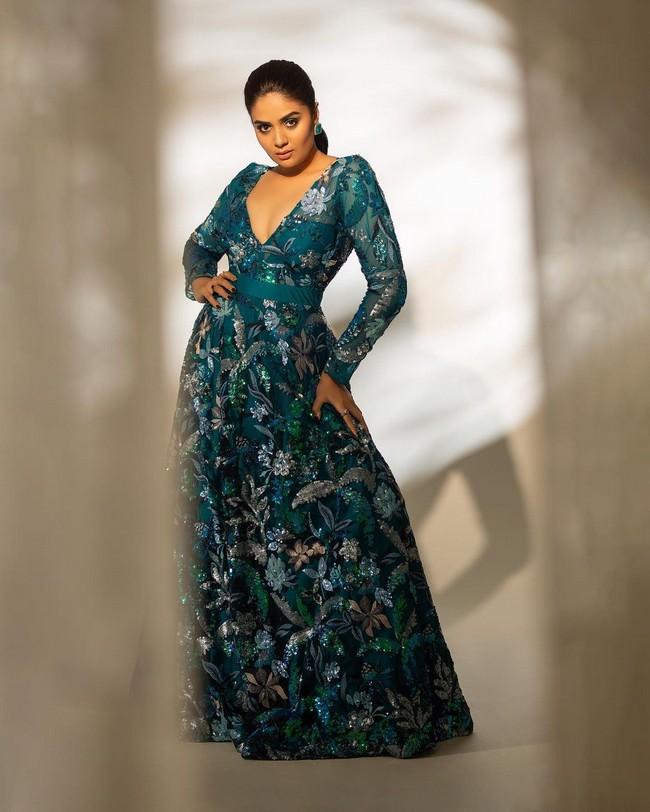 Sreemukhi 5