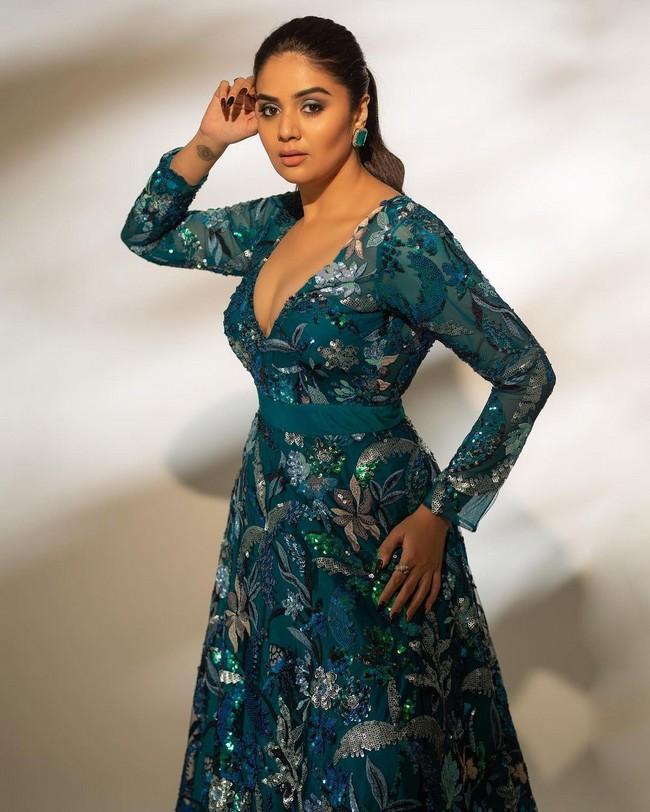 Sreemukhi 7