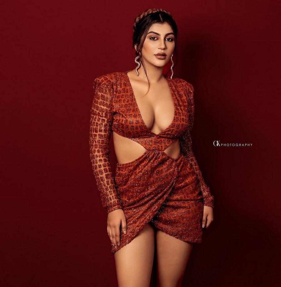 Yashika Aannand 2