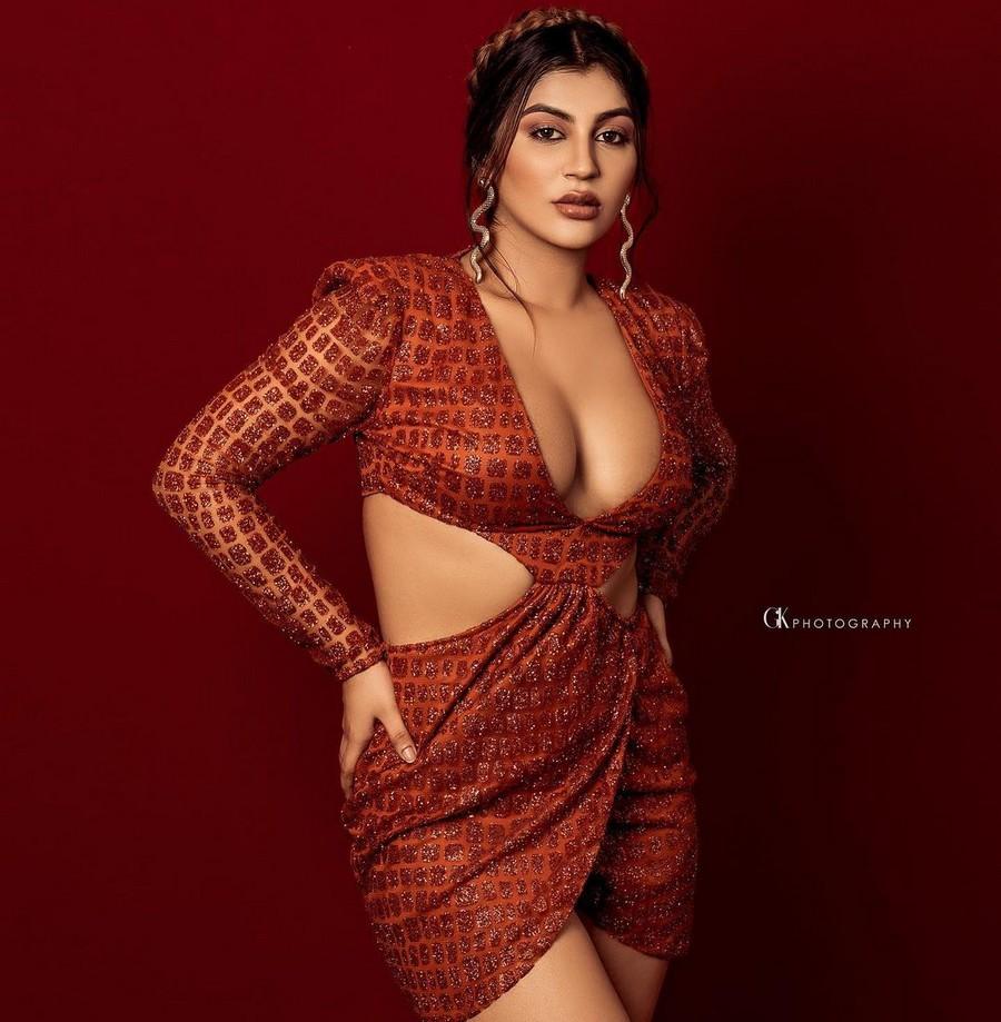 Yashika Aannand 3