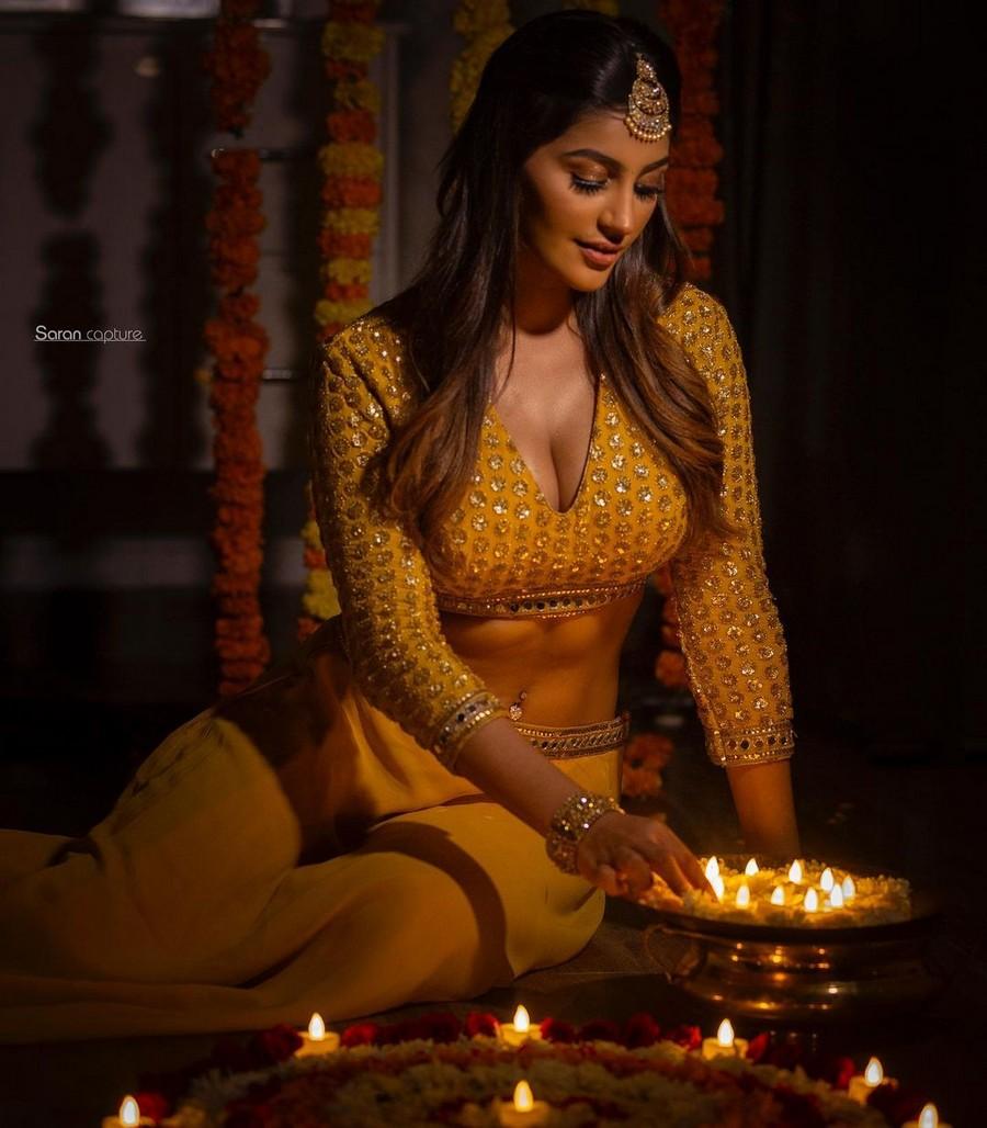 Yashika Aannand 6