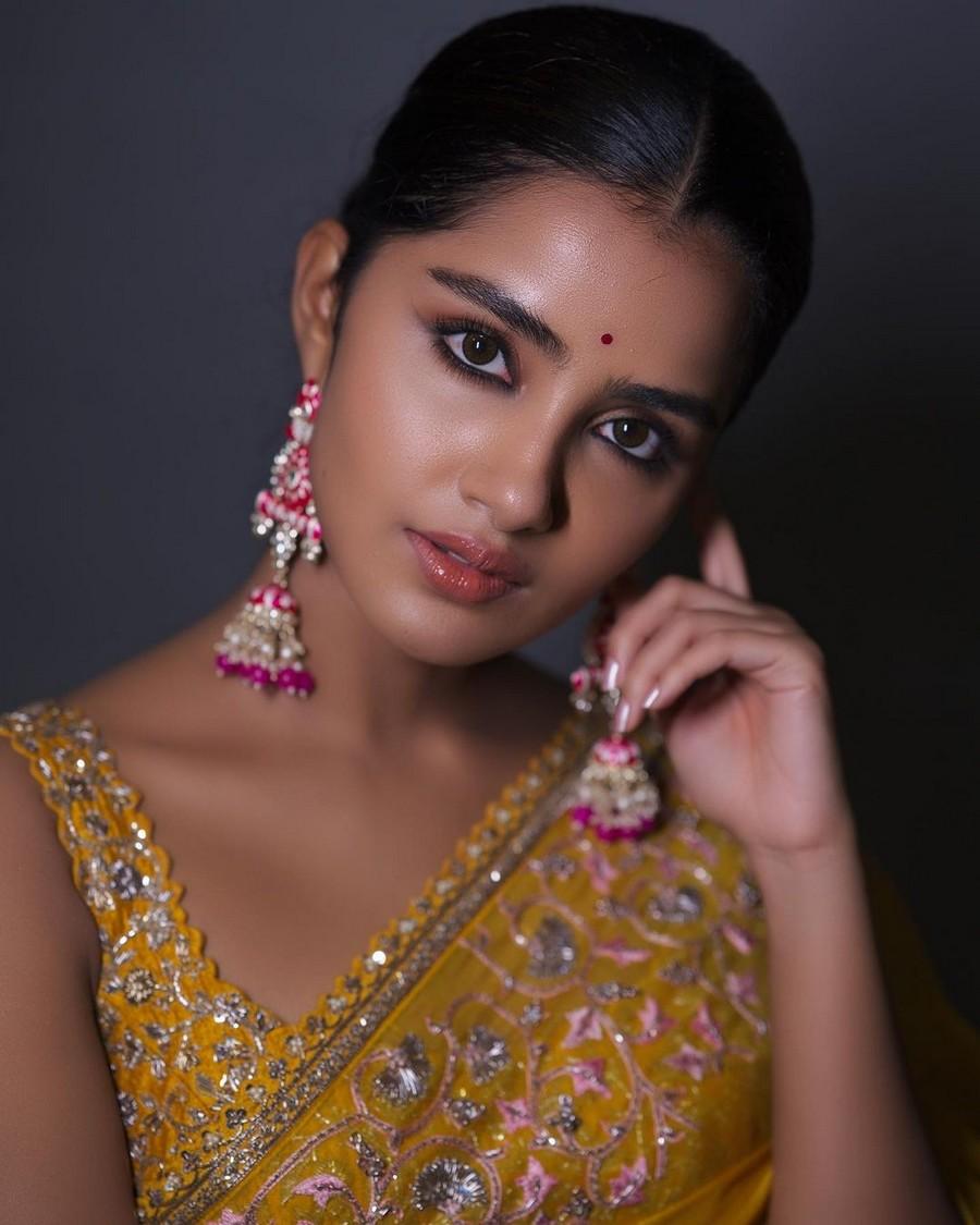 Anupama Parameswaran 12