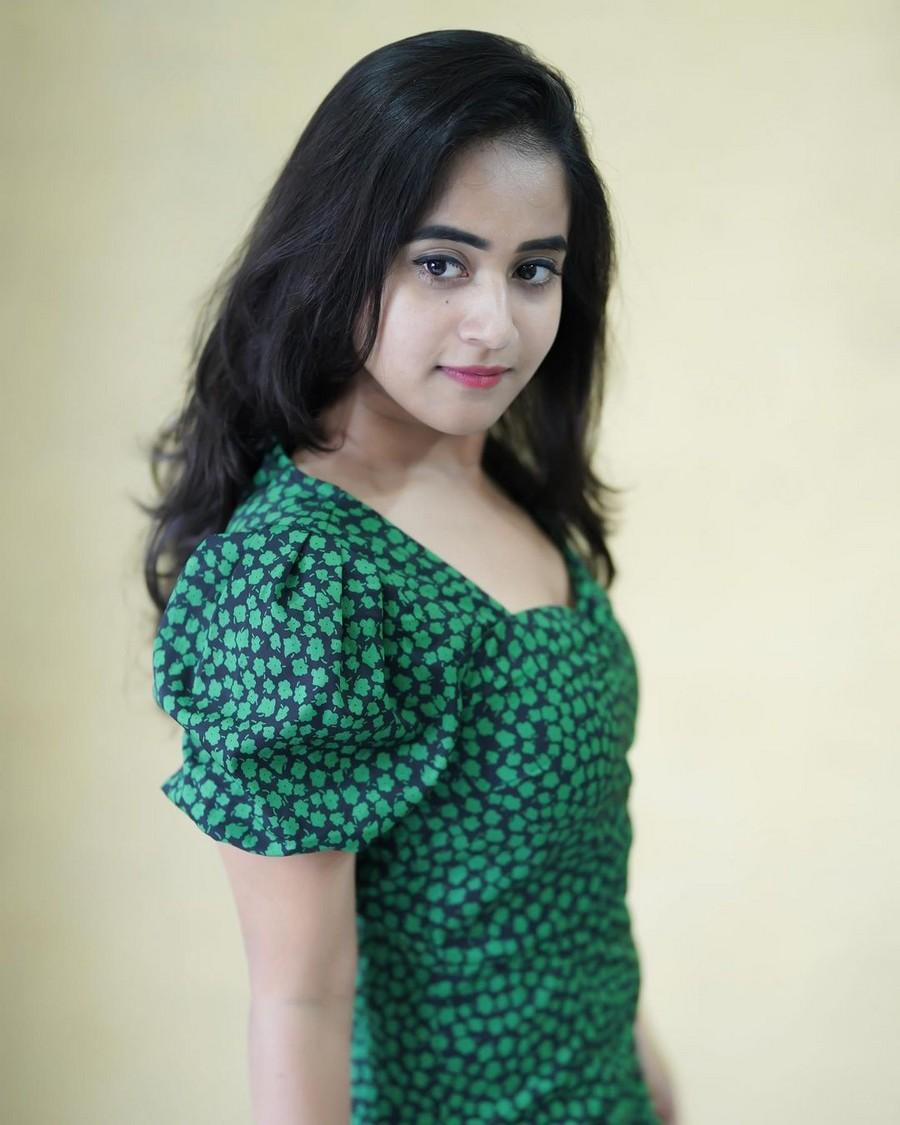 Deepthi Sunaina 10