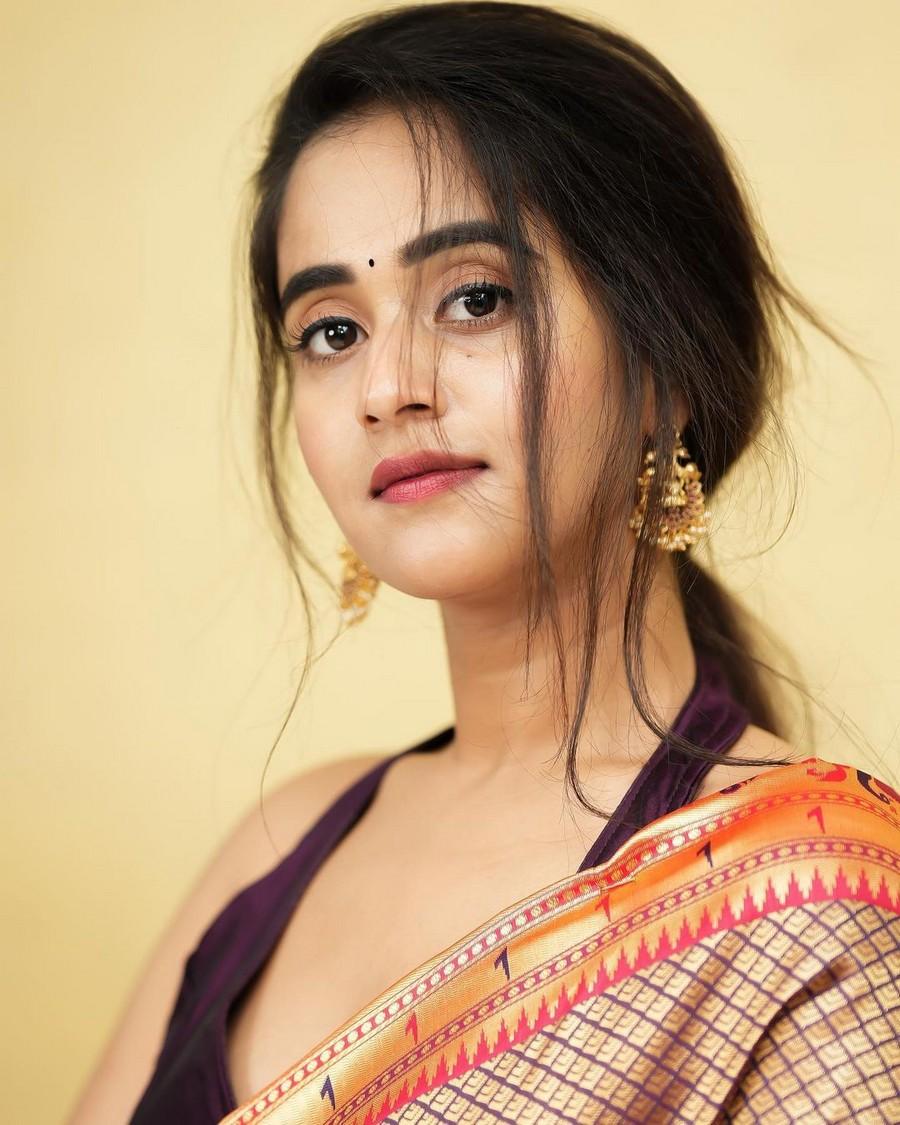 Deepthi Sunaina 2