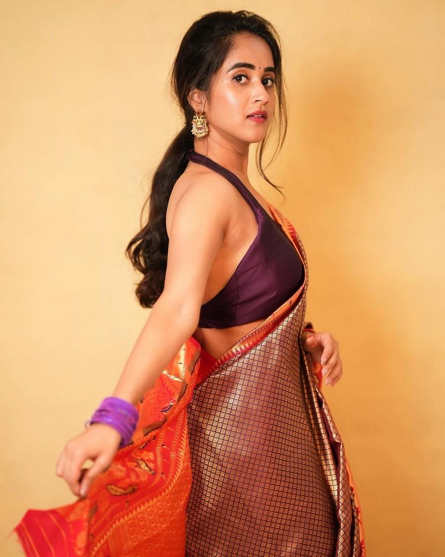 Deepthi Sunaina 5