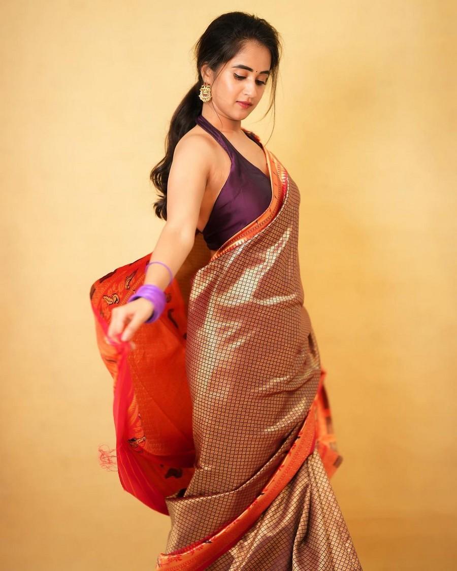 Deepthi Sunaina 7