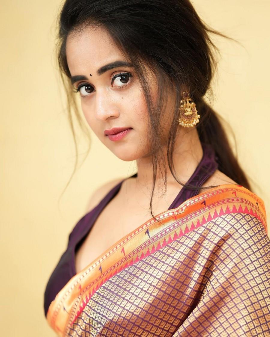 Deepthi Sunaina 9