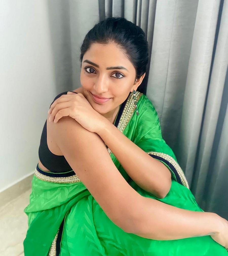 Eesha Rebba 7