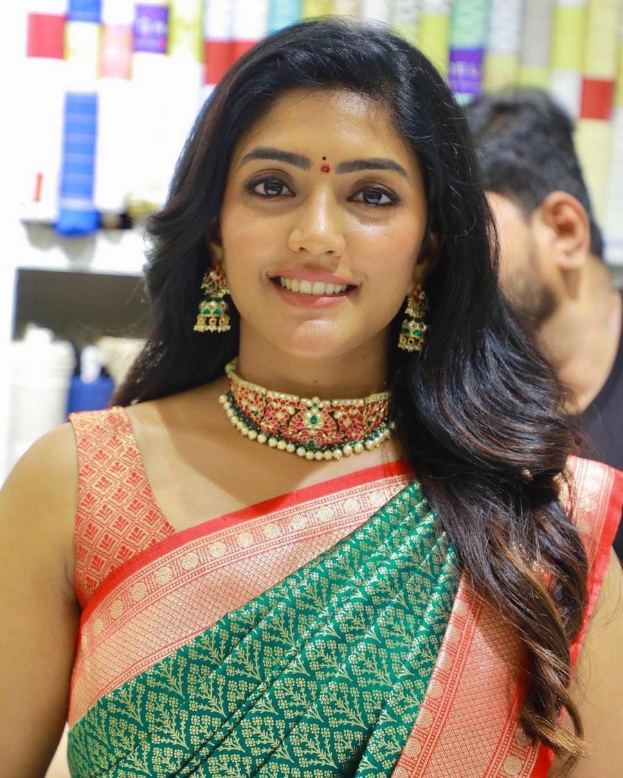 Eesha Rebba 9