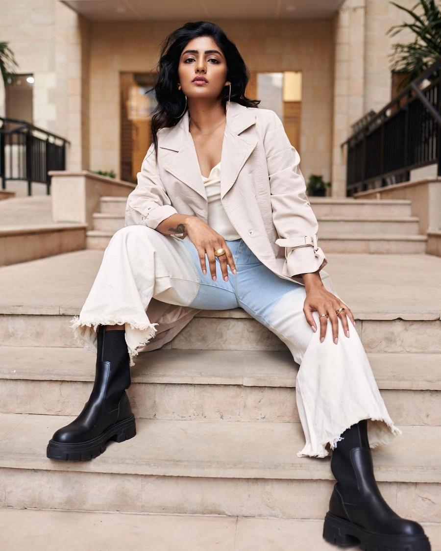 Eesha Rebba 10