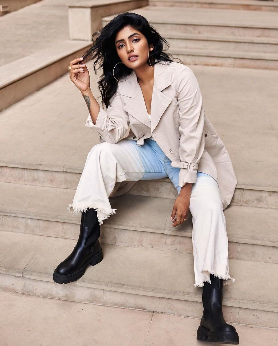 Eesha Rebba 11