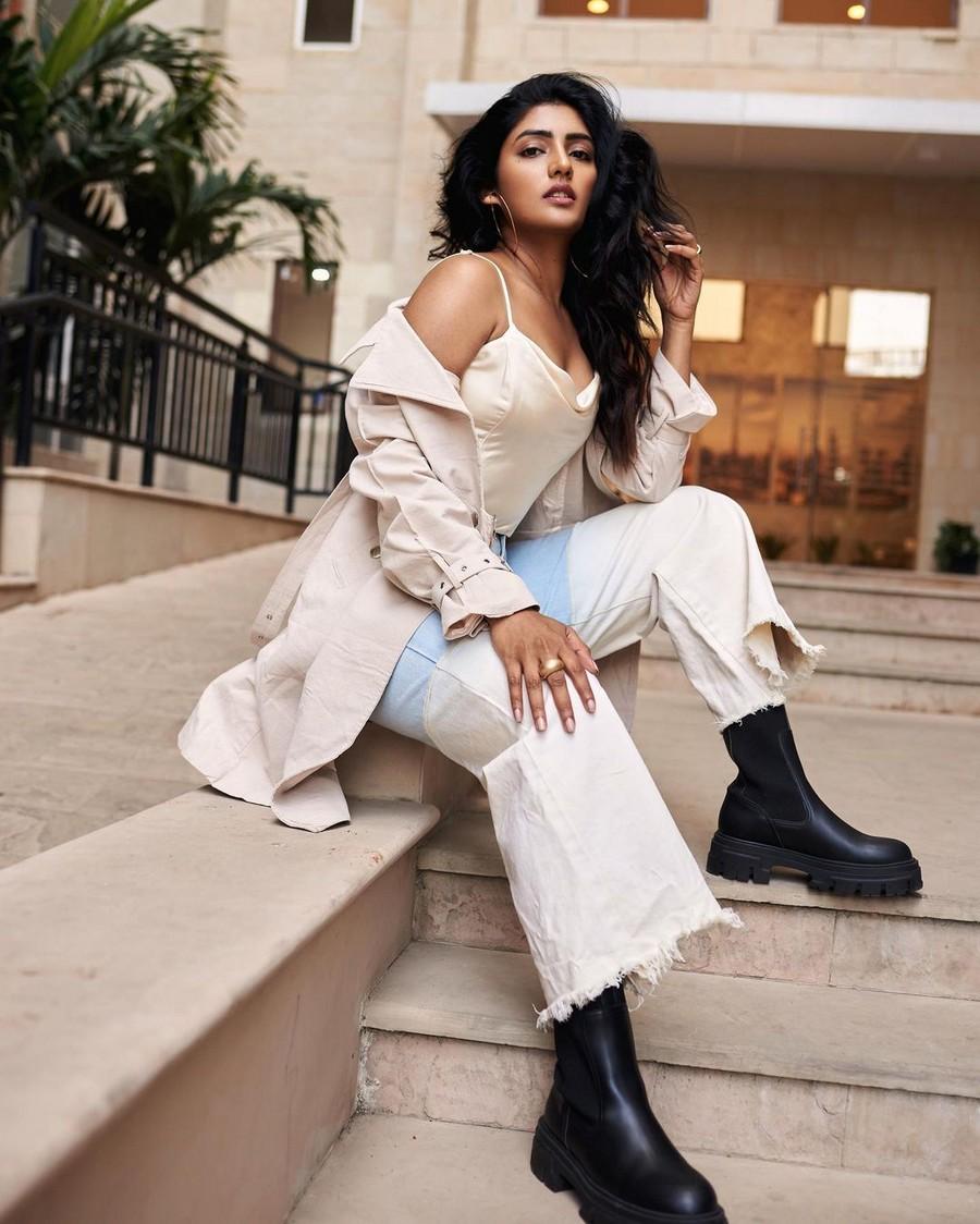 Eesha Rebba 12