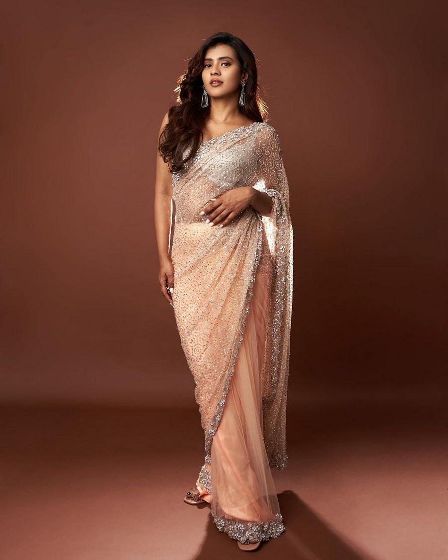 Hebah Patel 10