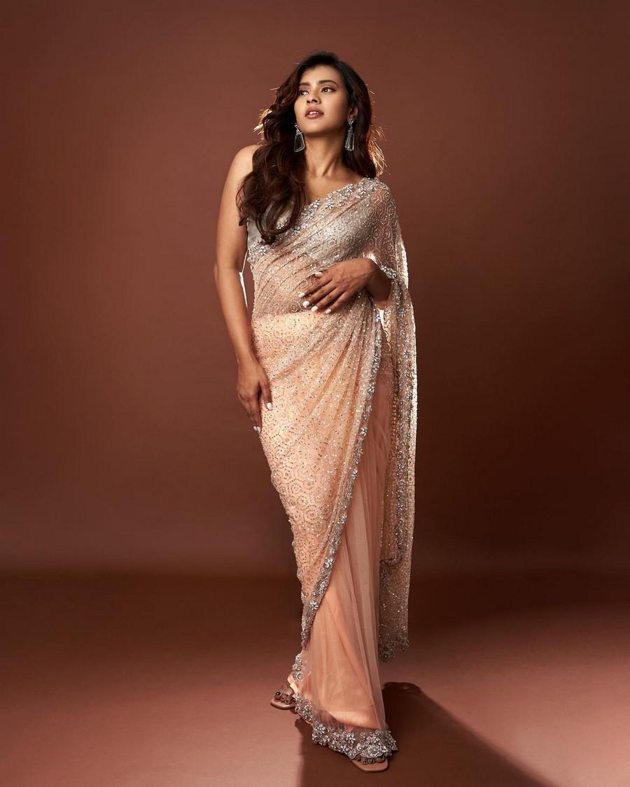 Hebah Patel 12