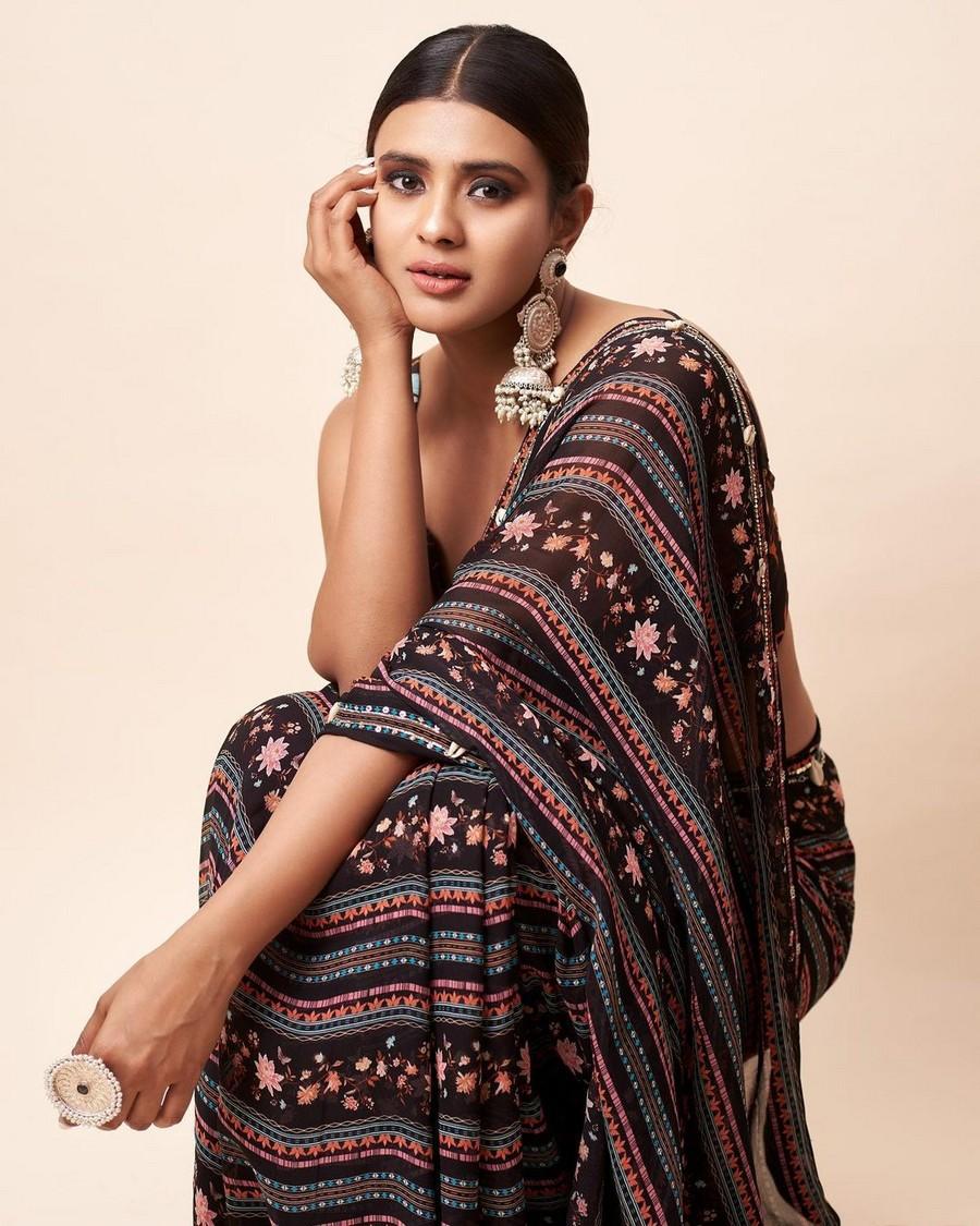 Hebah Patel 4