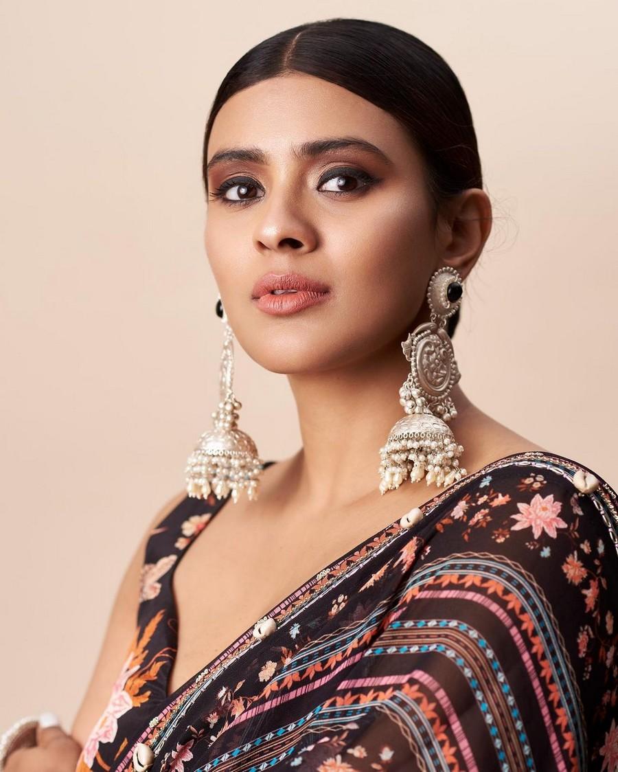 Hebah Patel 6