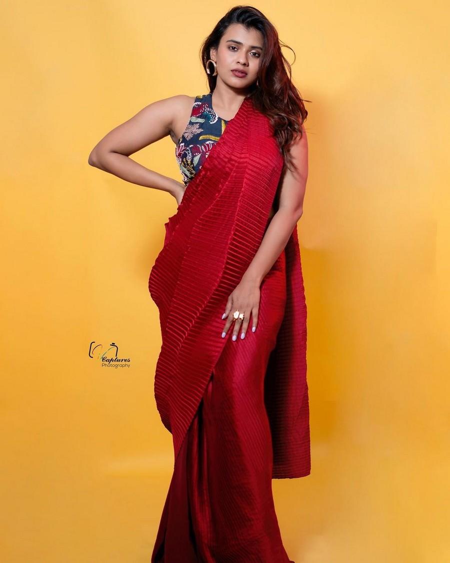 Hebah Patel 4