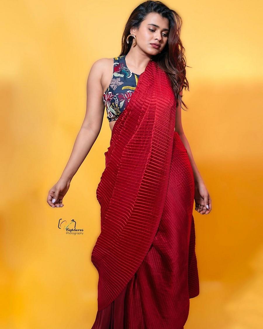 Hebah Patel 7