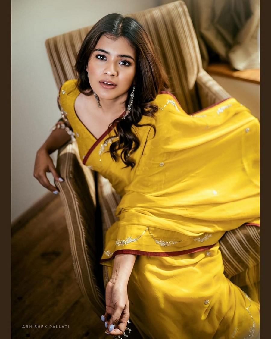 Hebah Patel 9
