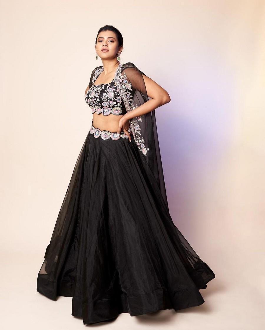 Hebah Patel 5
