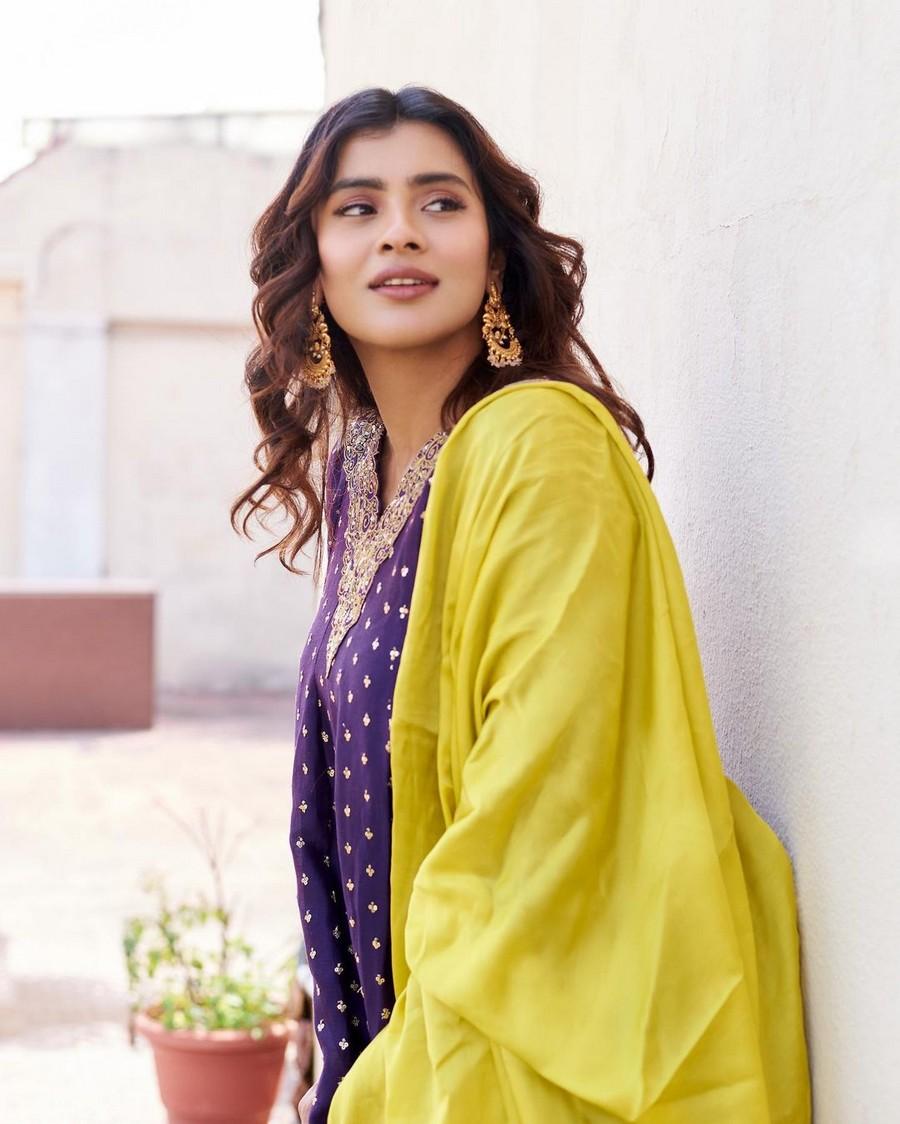 Hebah Patel 7