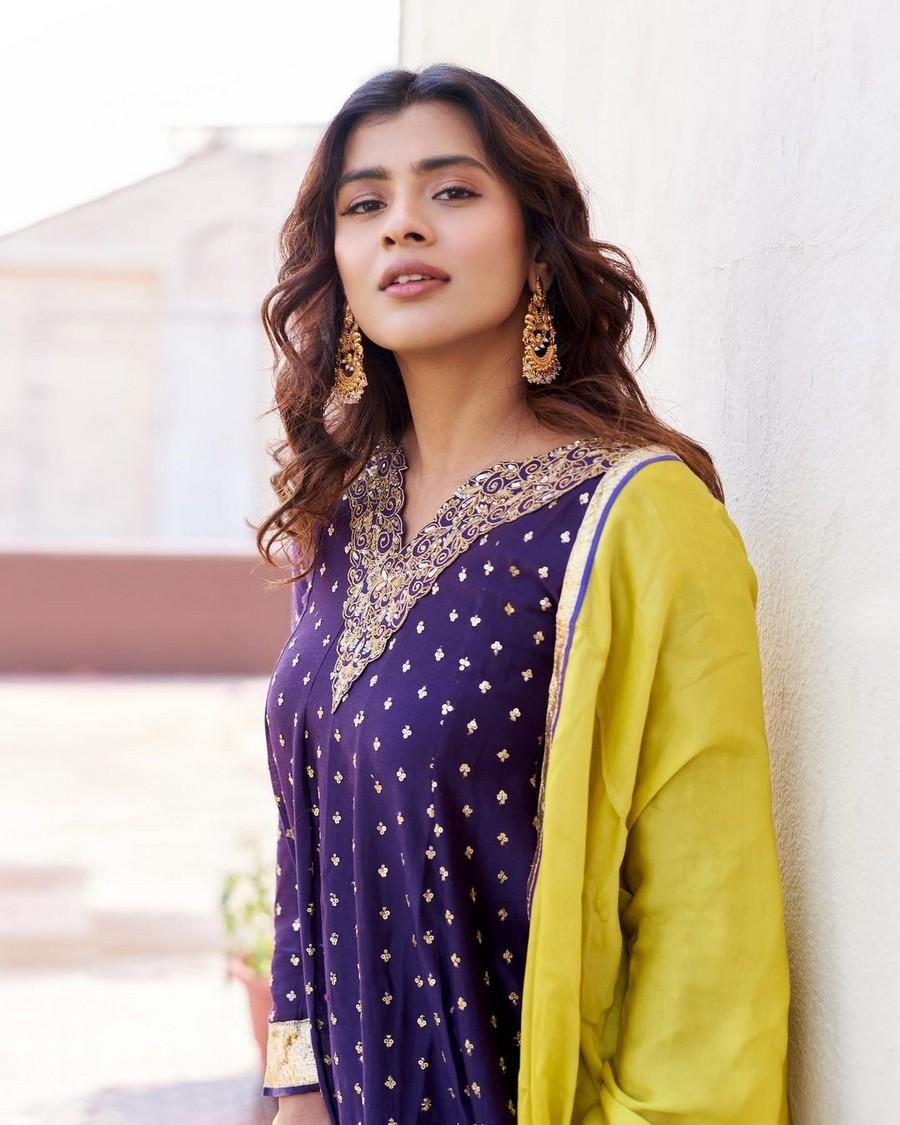 Hebah Patel 8