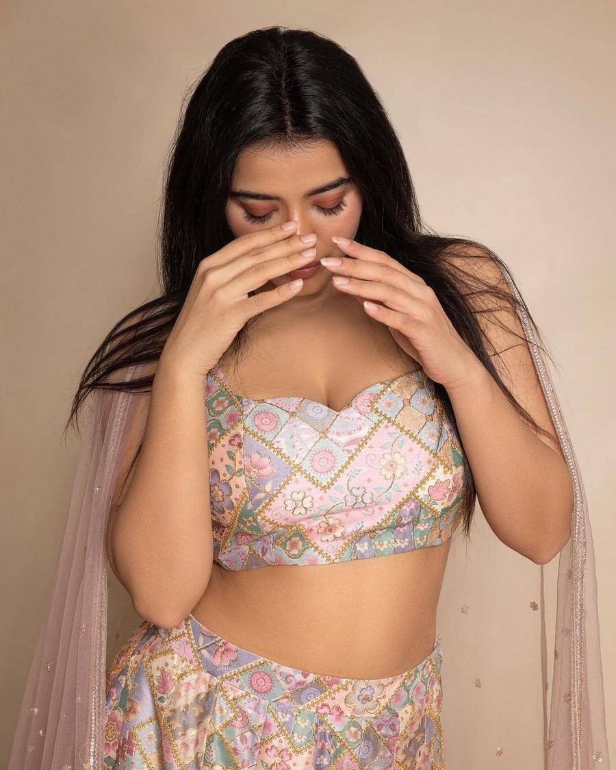 Ketika Sharma 10