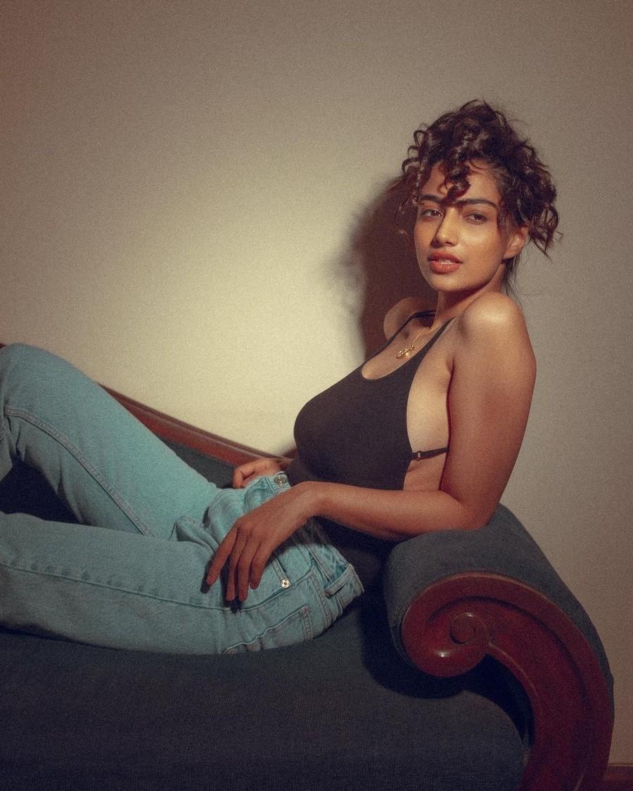 Meenakshii Chaudhary 4