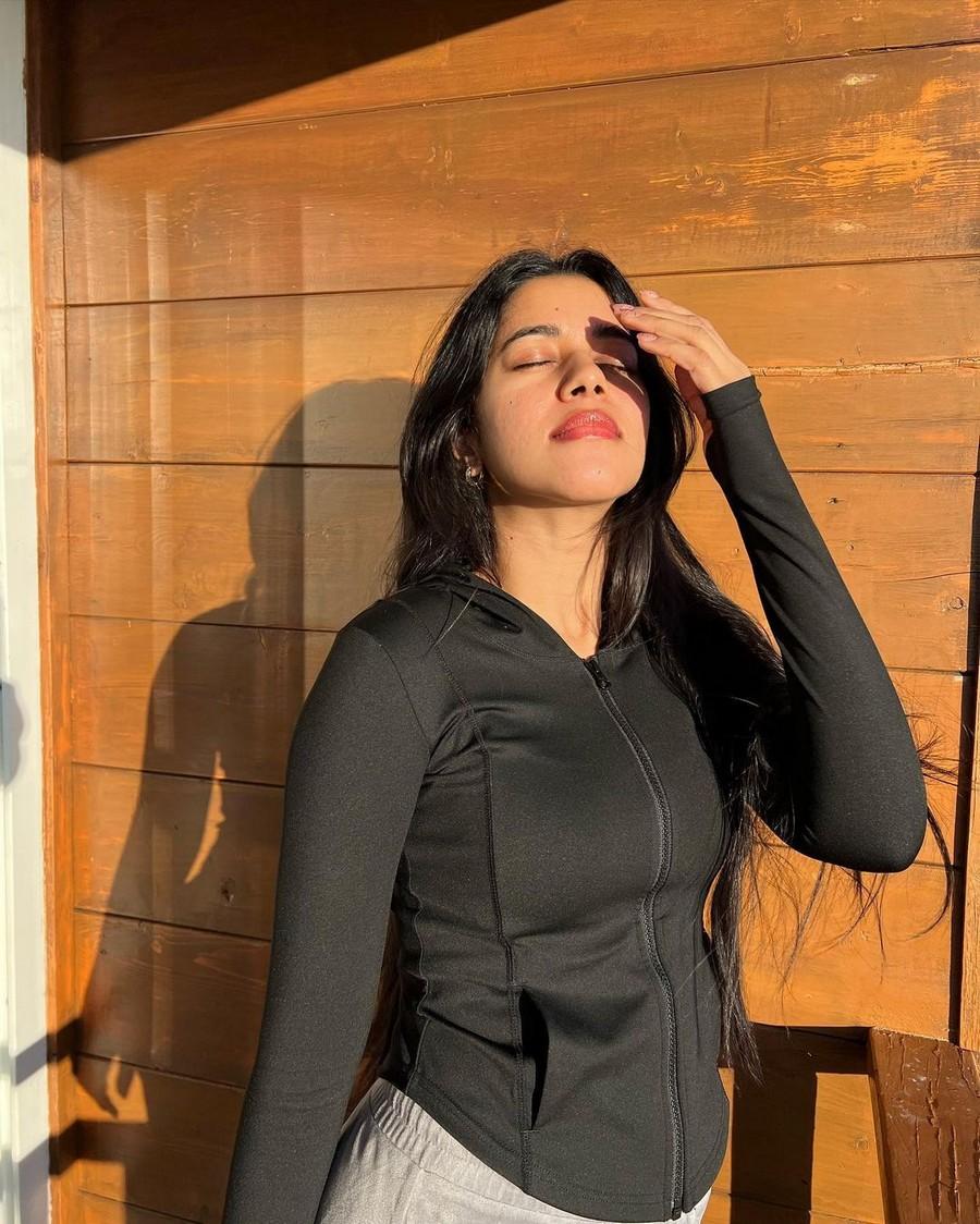 Mirnalini Ravi 10