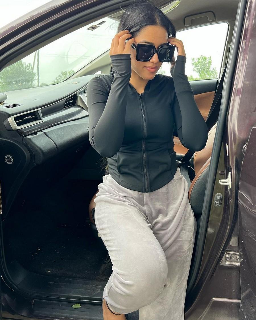 Mirnalini Ravi 8