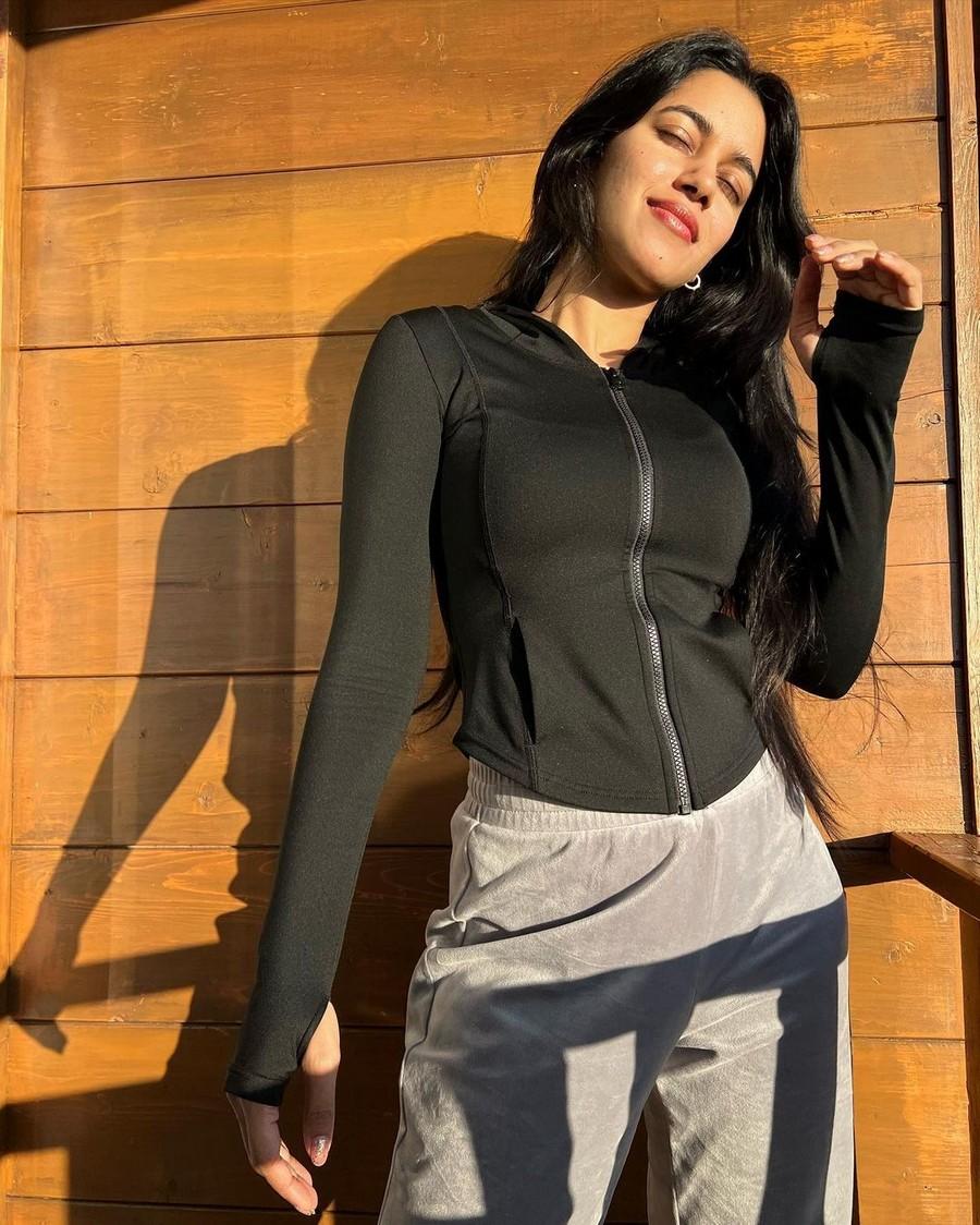 Mirnalini Ravi 9