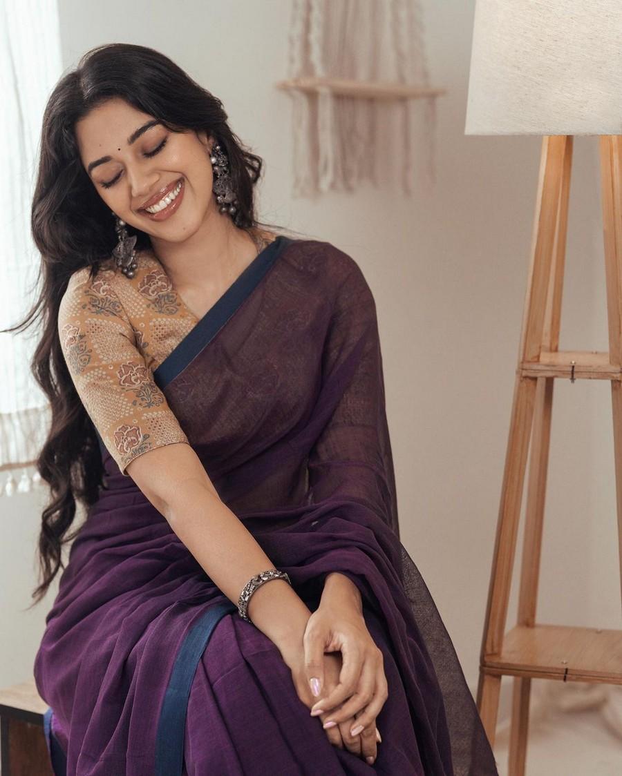 Mirnalini Ravi 11