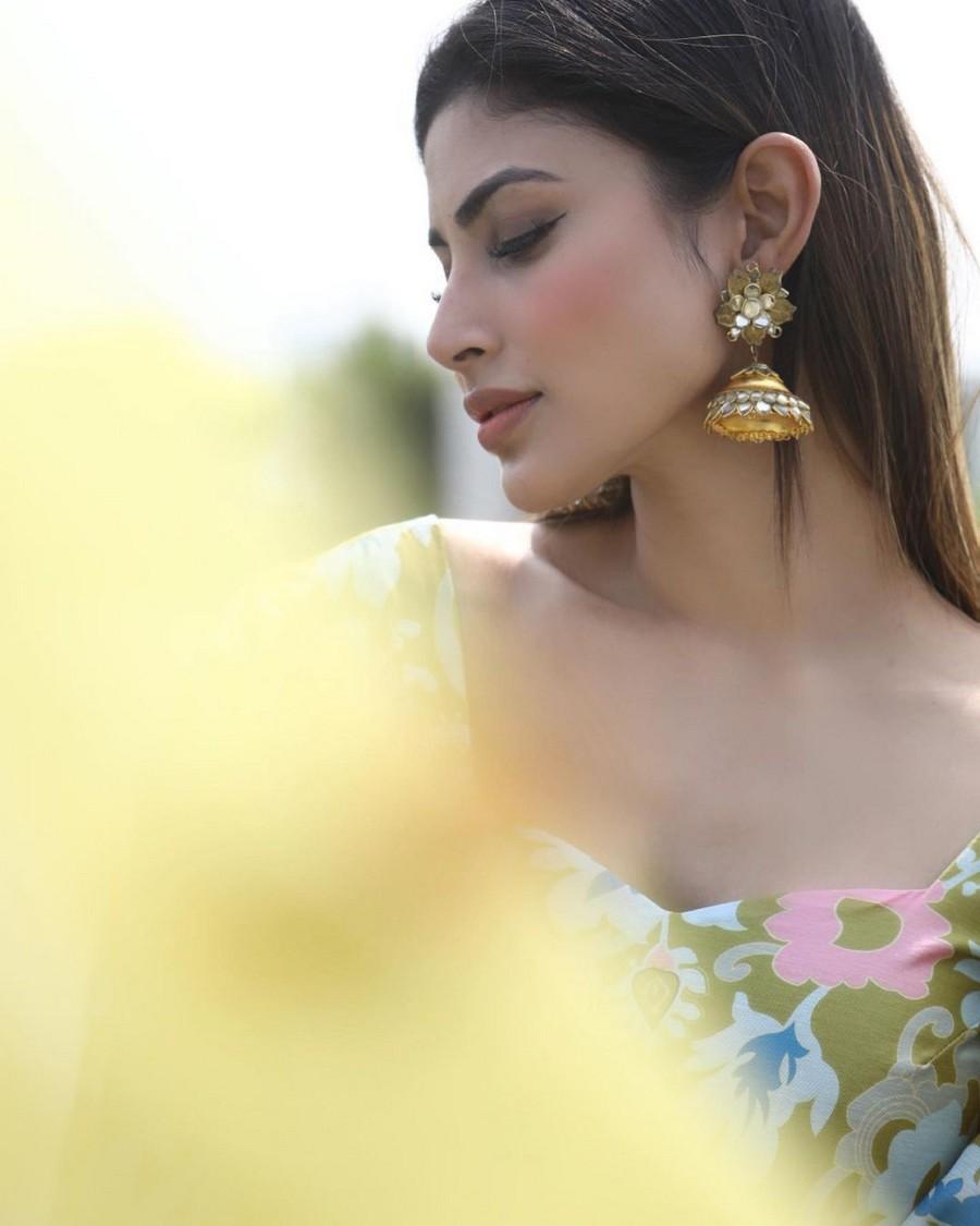 Mouni Roy 12