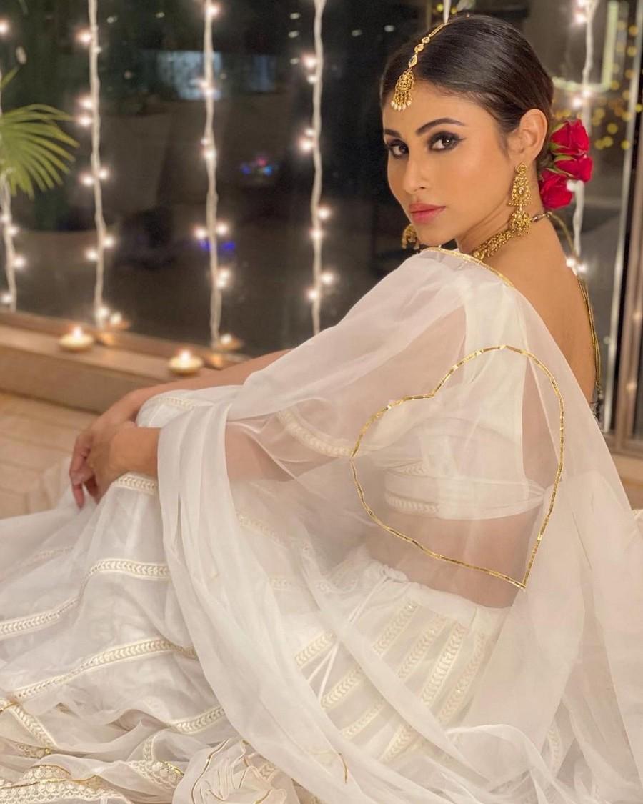 Mouni Roy 13