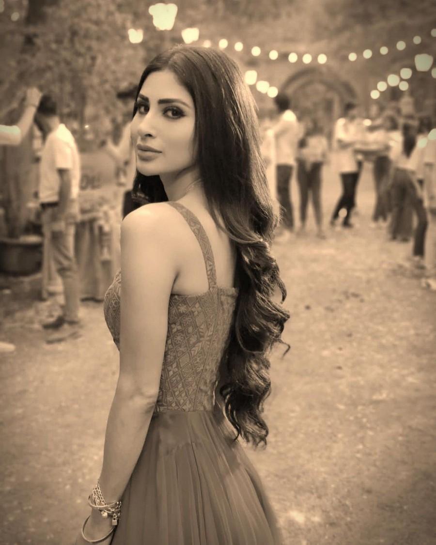 Mouni Roy 4