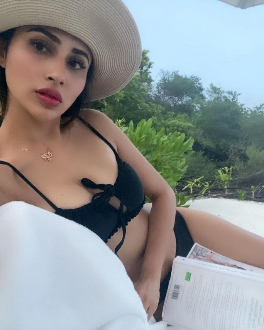 Mouni Roy 5