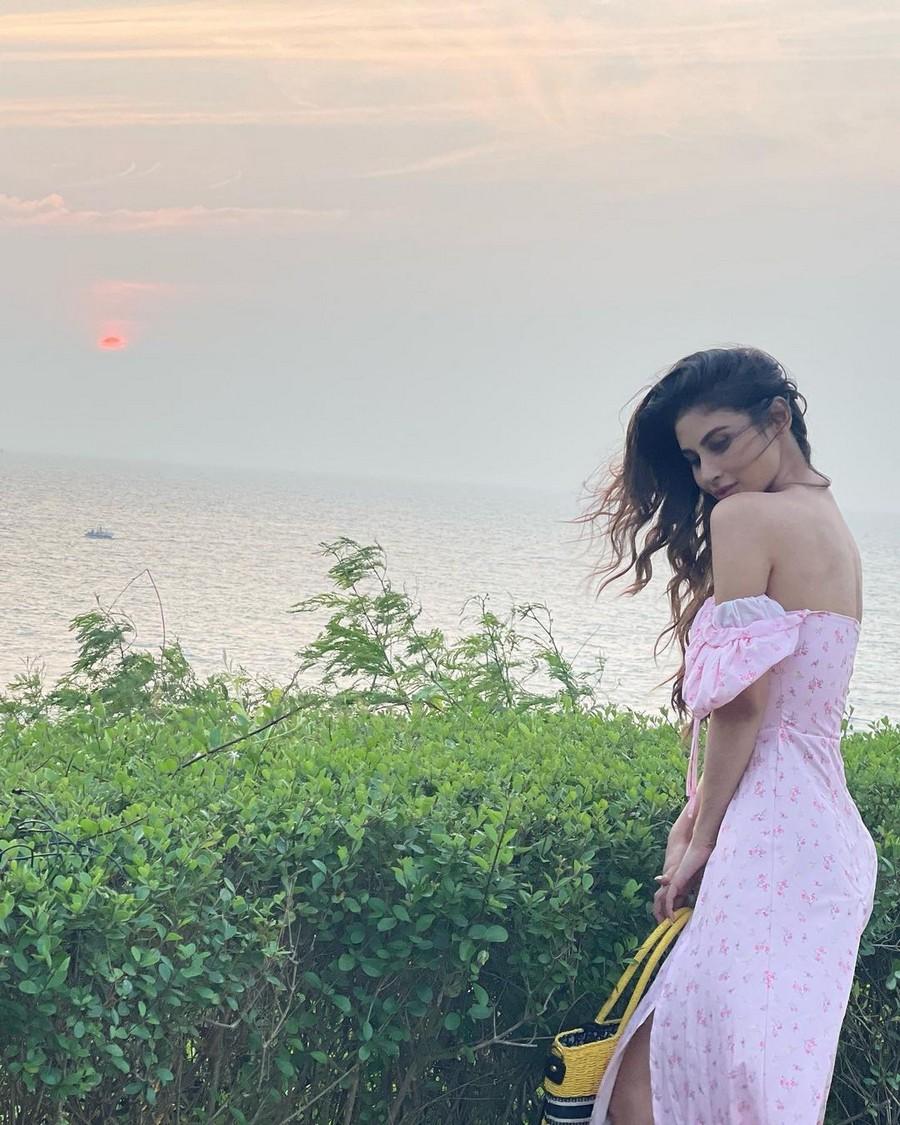 Mouni Roy 7