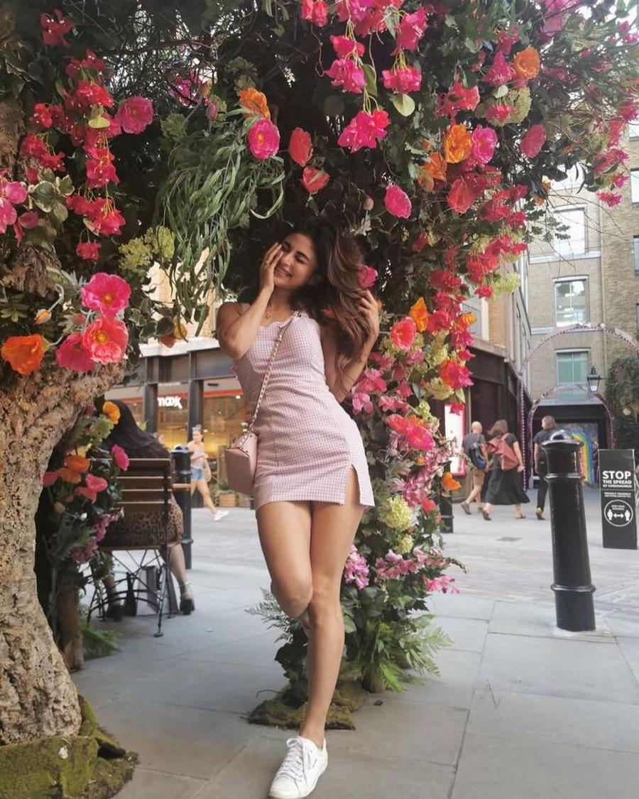 Mouni Roy 9