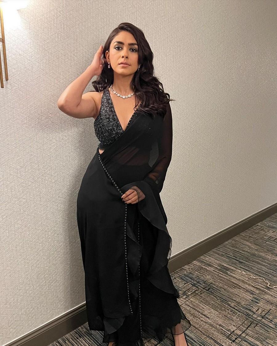 Mrunal Thakur 7