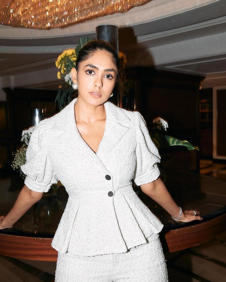 Mrunal Thakur 9