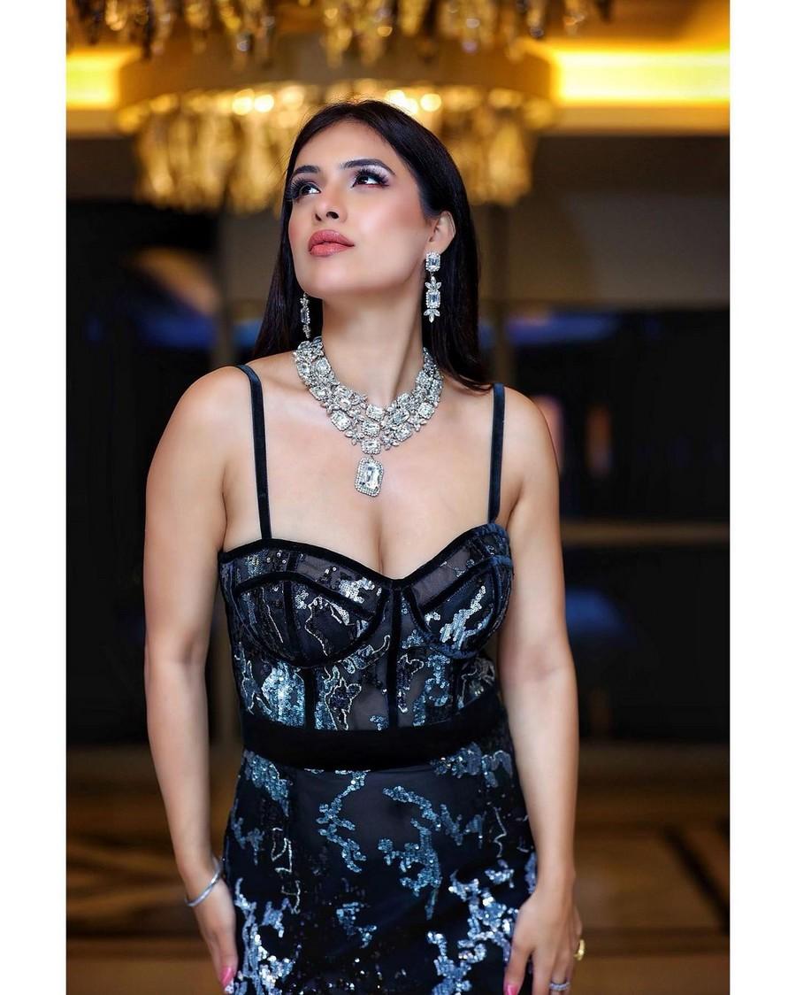 Nehhaa Malik 8