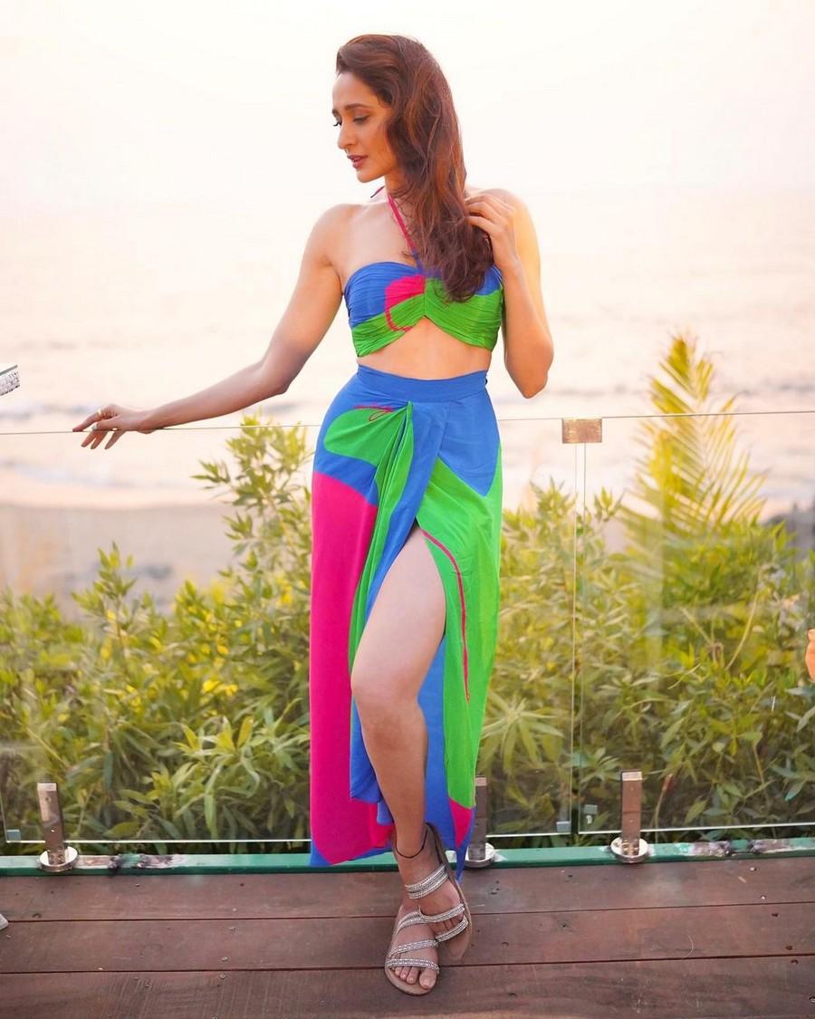 Pragya Jaiswal 4