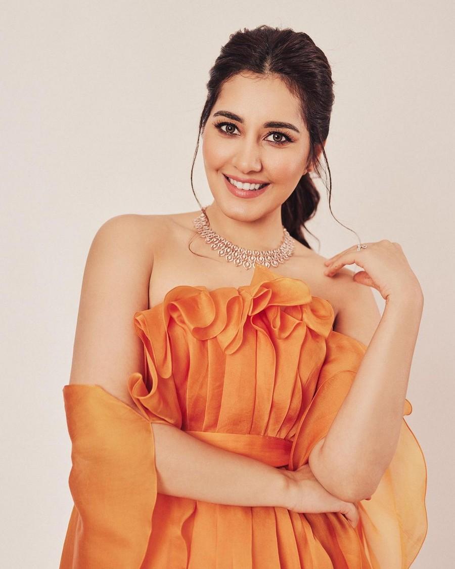 Raashii Khanna 3