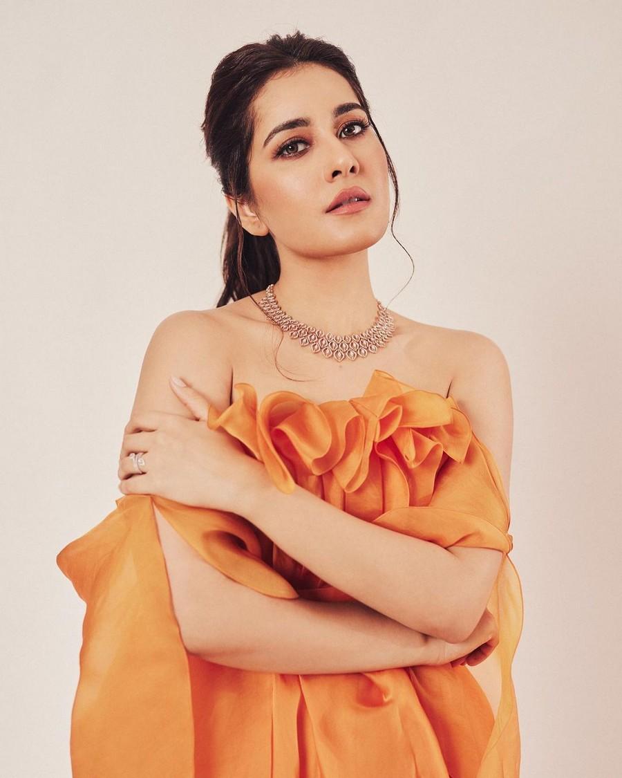 Raashii Khanna 4