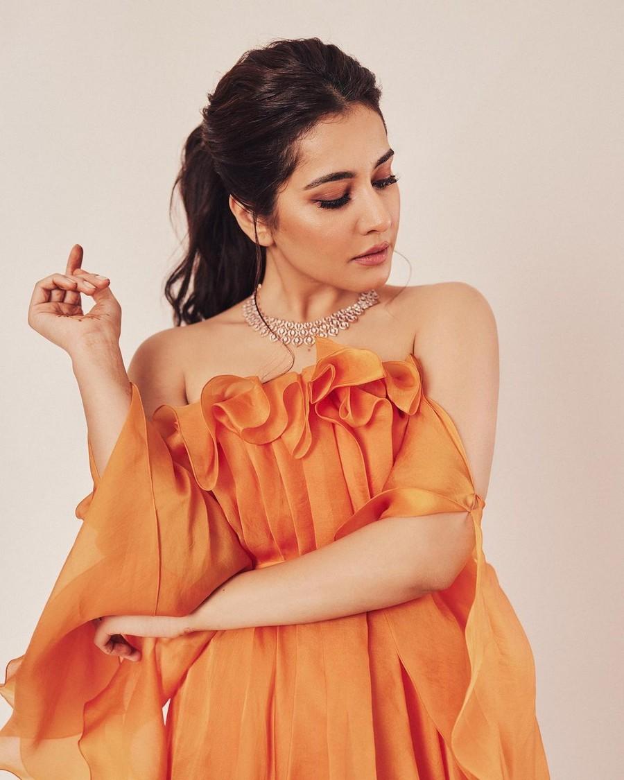Raashii Khanna 5