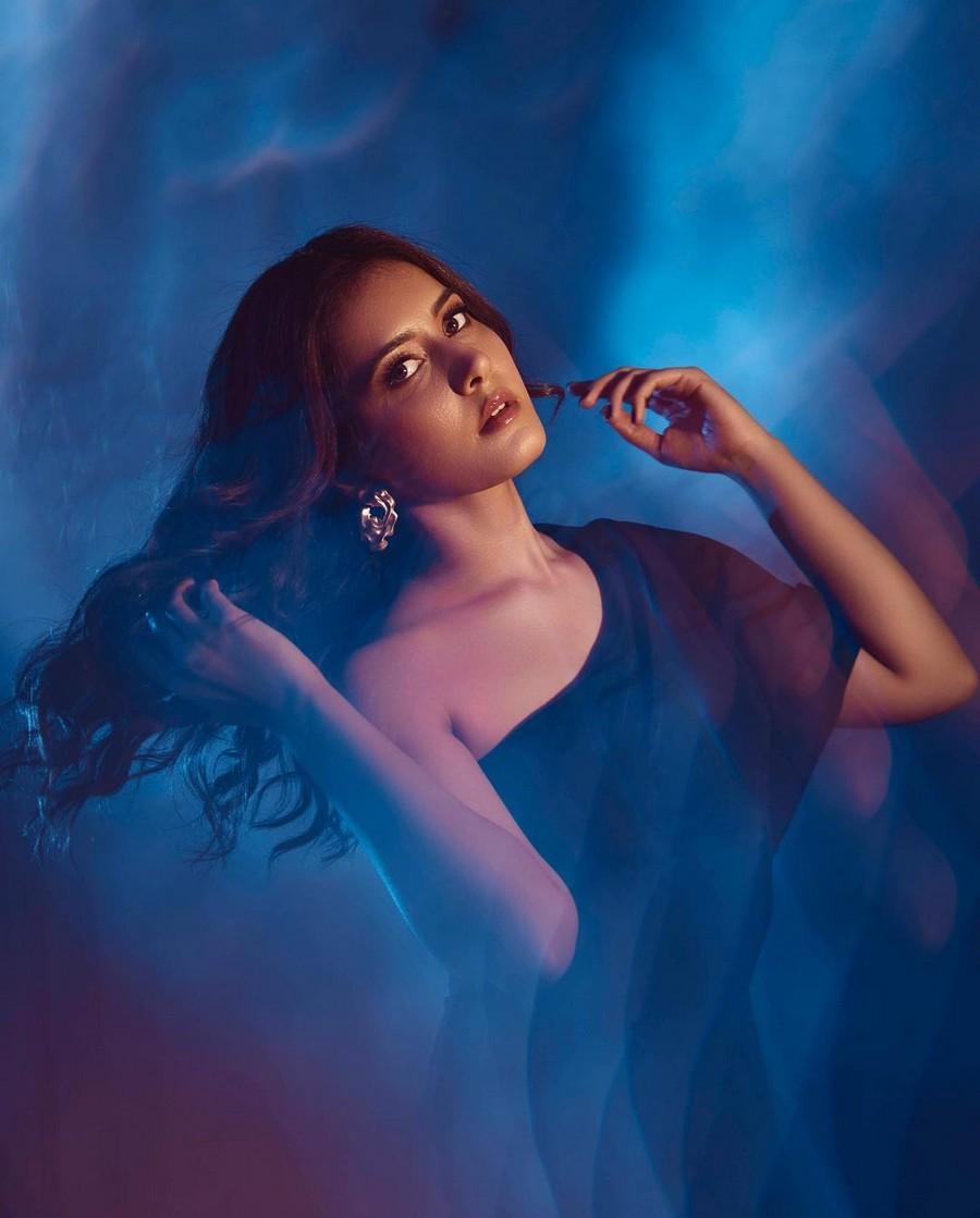 Raashii Khanna 14