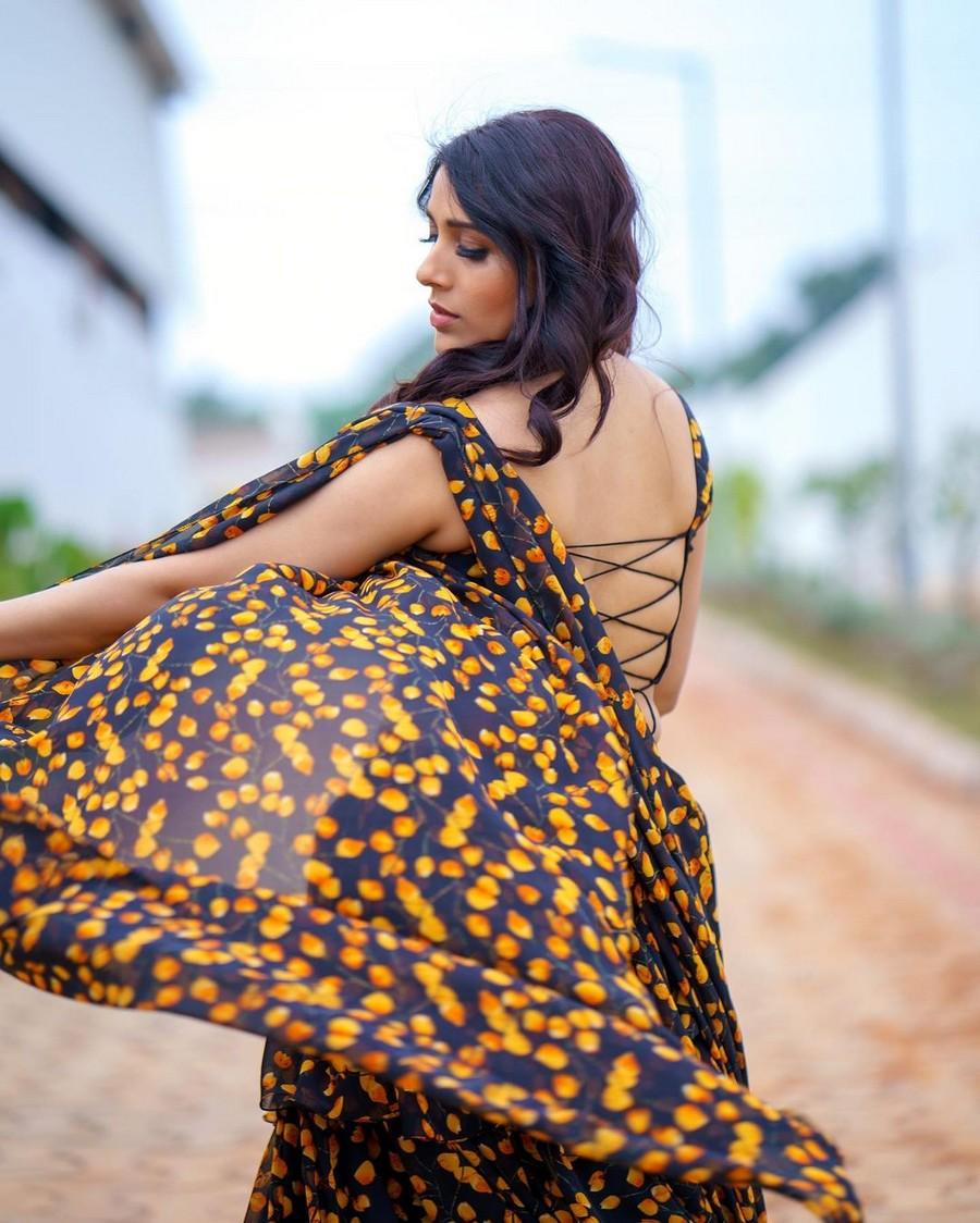 Rashmi Gautam 2